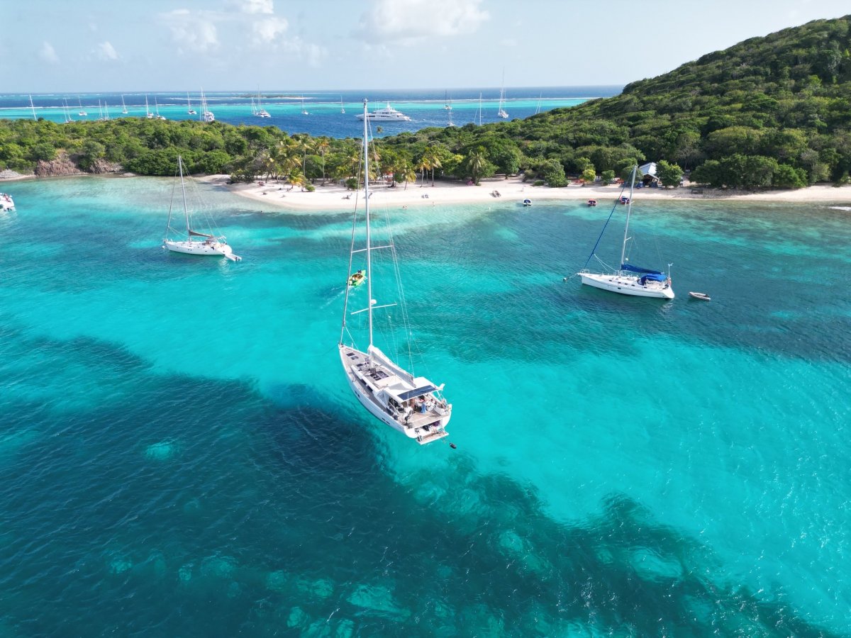 A sailing cruise through the Caribbean