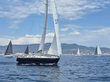 Gita in barca a vela di 2 ore nel fine settimana intorno al Maresme