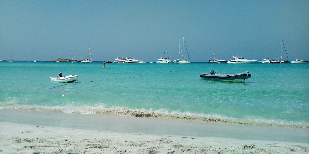 Genießen Sie unberührte Strände und abgelegene Buchten in Ibiza und Formentera