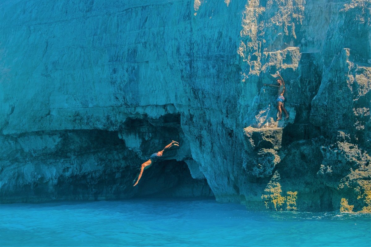 Boat vacation in the Peloponnese: outdoor exploration and lifestyle