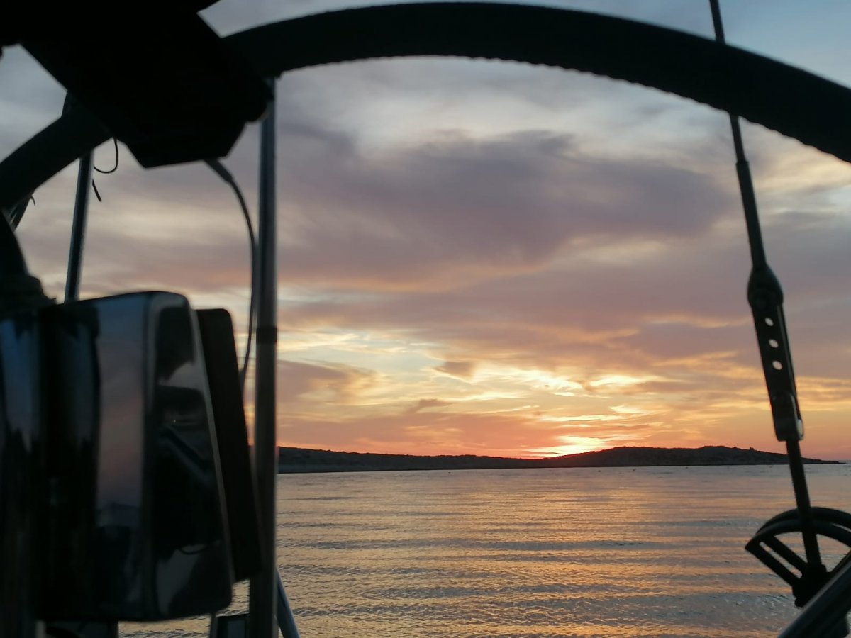 Isla de Espalmador en el horizonte