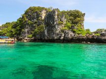Vuelo en parapente sobre las playas de Phuket desde un catamarán