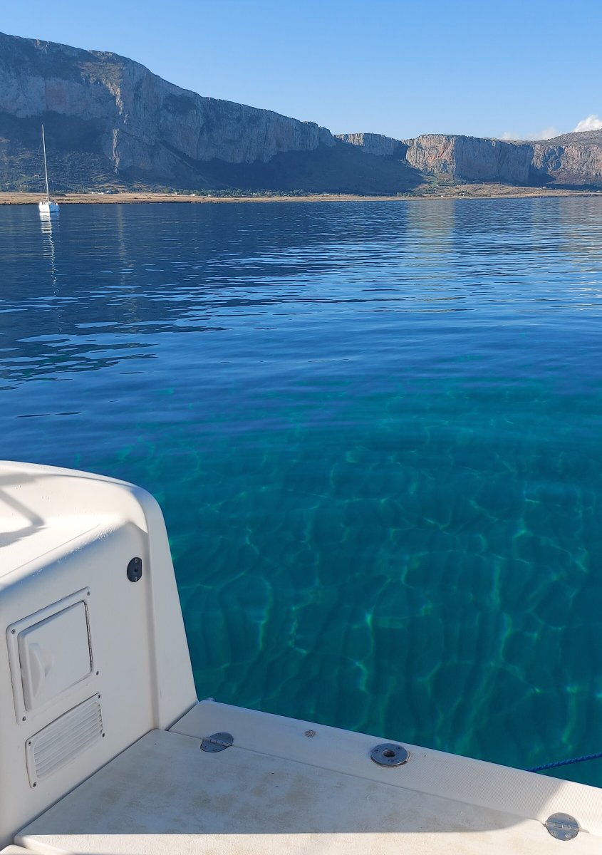 Erforsche die Egadischen Inseln auf einem aufregenden Segelboot