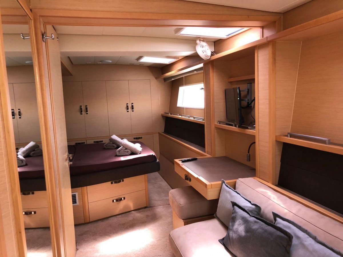 Lagoon - 10 personas