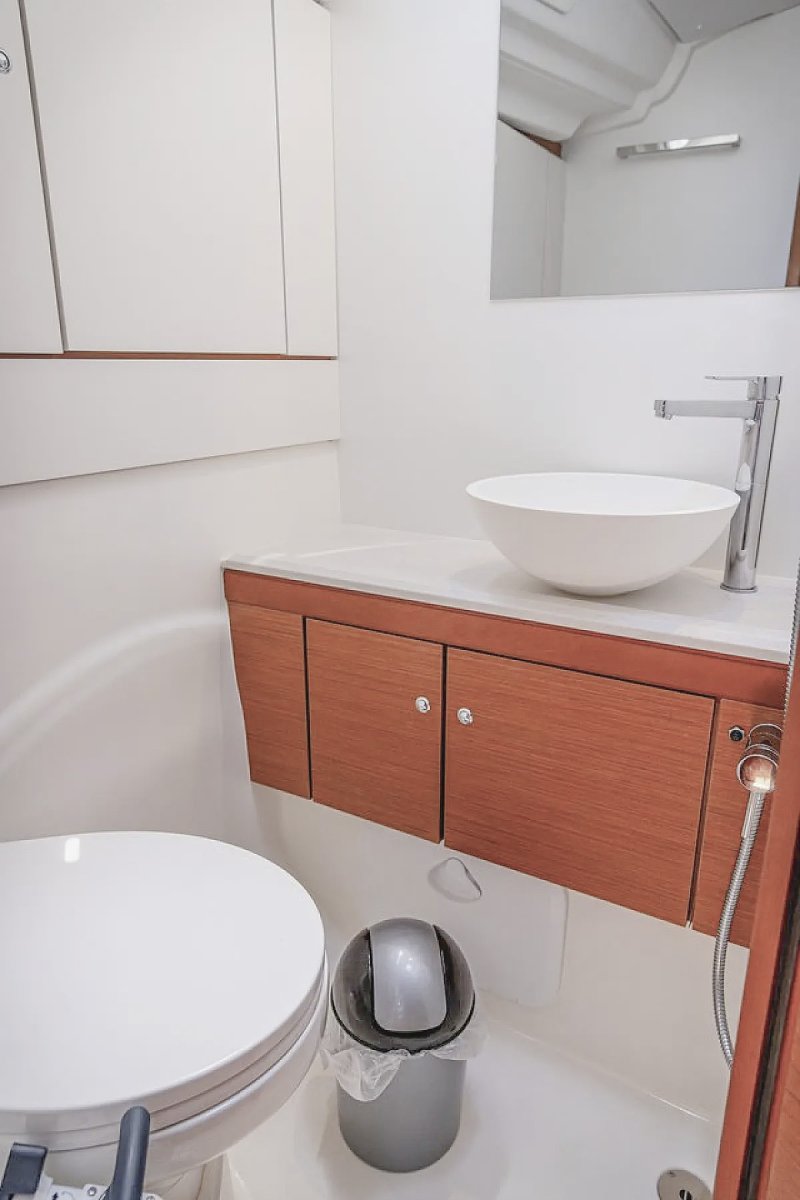Goditi un noleggio cabina in veliero per Ibiza