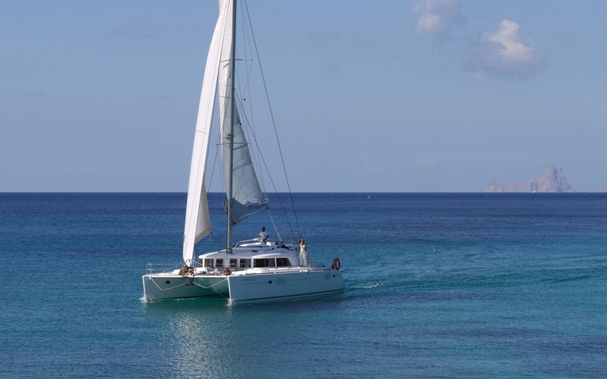 Viaje en catamarán a través del océano Atlántico