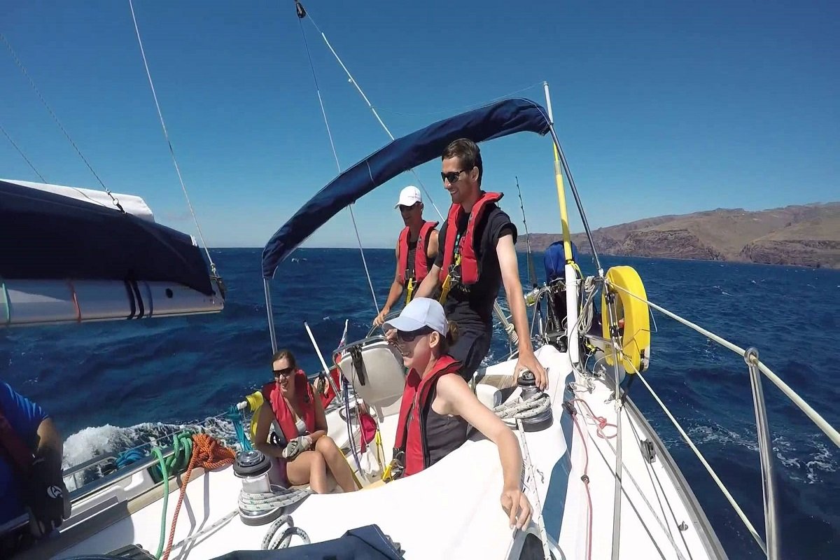 Learn to sail in a sailboat in Barcelona