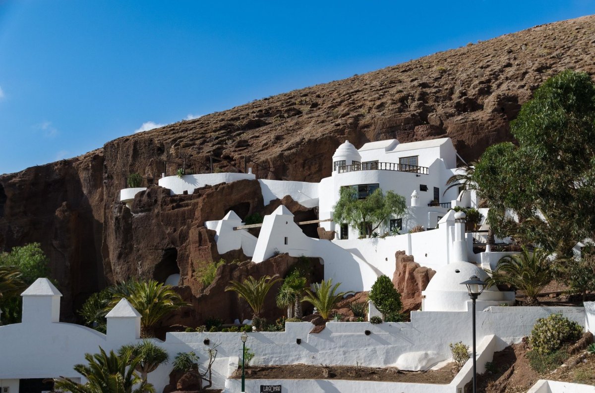 Explore the sea in catamaran from Cadiz to Lanzarote