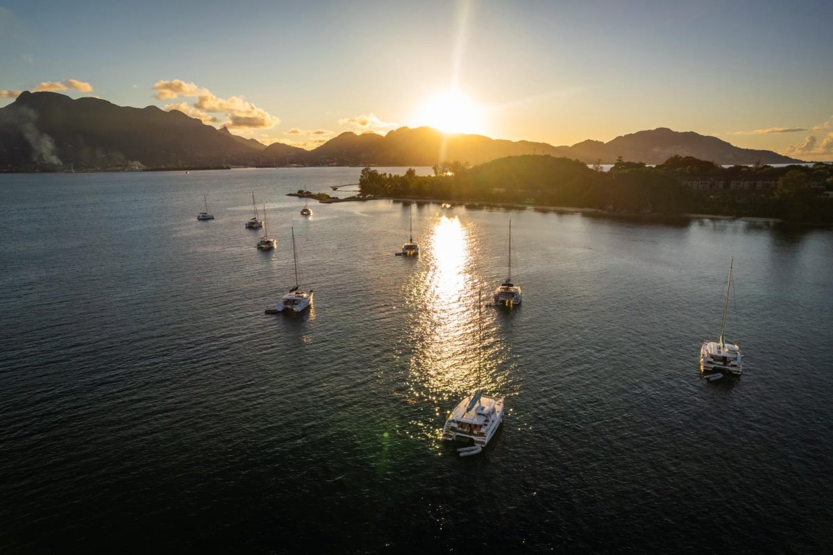 Navigation course on a catamaran in Seychelles