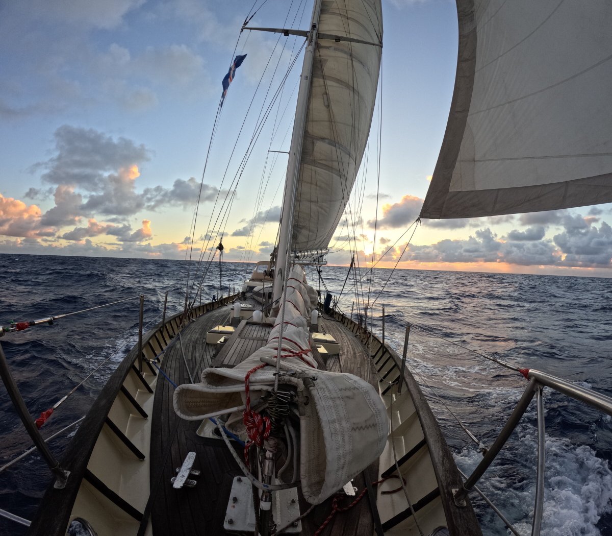 Attraversata dell'Atlantico: Scuola oceanica/viaggio/costruzione di miglia da Bermude alle Azzorre
