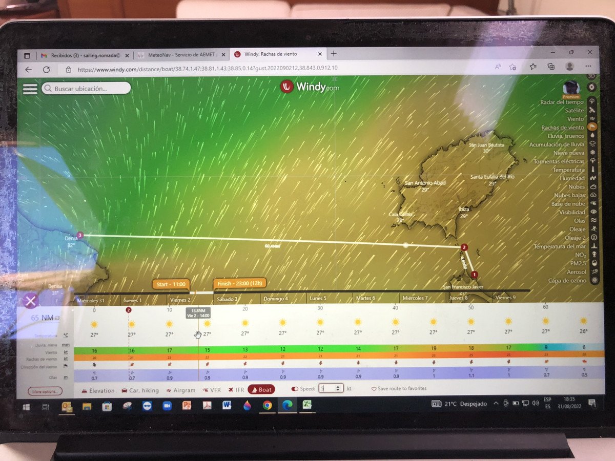 Prácticas de navegación en un barco a vela hacia las islas Columbretes
