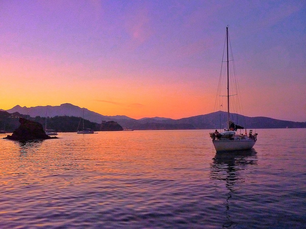 Boat excursion to Elba Island