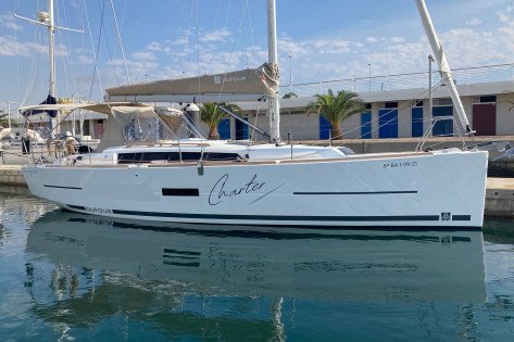 Alquiler de Velero muy nuevo y cuidado desde Valencia