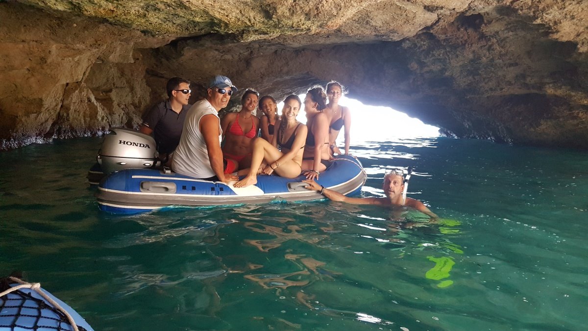 Explora las aguas cristalinas y la belleza natural de Ibiza y Formentera