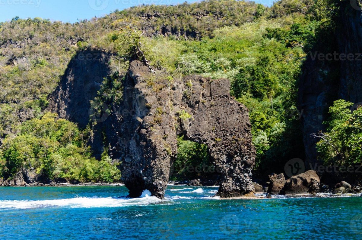 A unique sailing experience in Martinique and the Grenadines