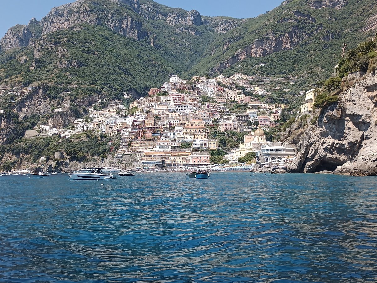 Navigate the Amalfi Coast with a navigation course