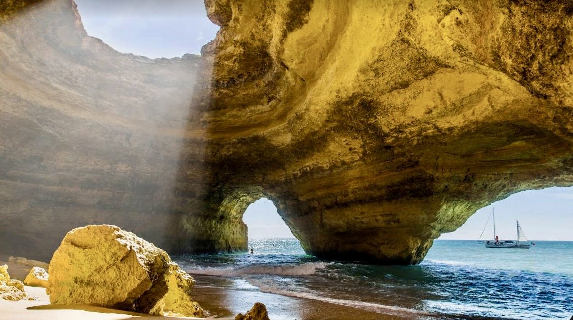 Navegando en las Azores, una región autónoma de Portugal