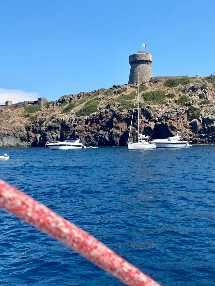 Discovering wild bays in Capraia e Corsica