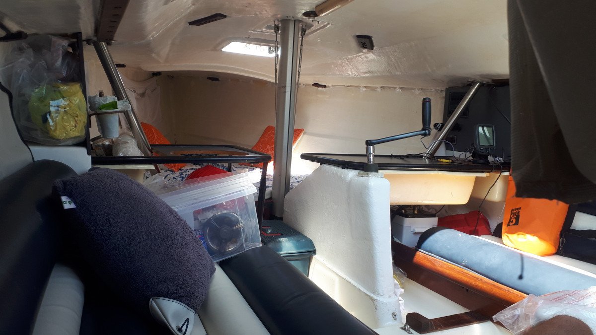 Descubre la belleza salvaje de Cerdeña en un viaje en barco.