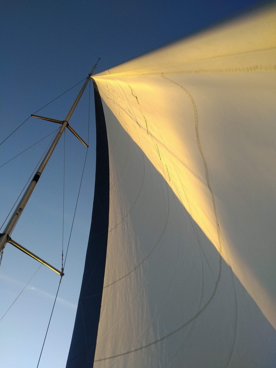 Curso navegación en barco con velas en Valencia