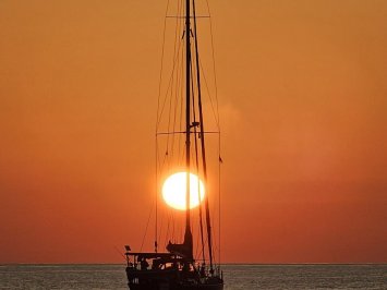 Navega por Costa Esmeralda, Cerdeña. Aguas turquesas y pueblos de encanto