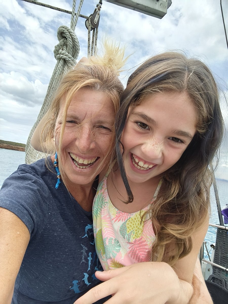 Navigationsboote an der Küste Sardiniens