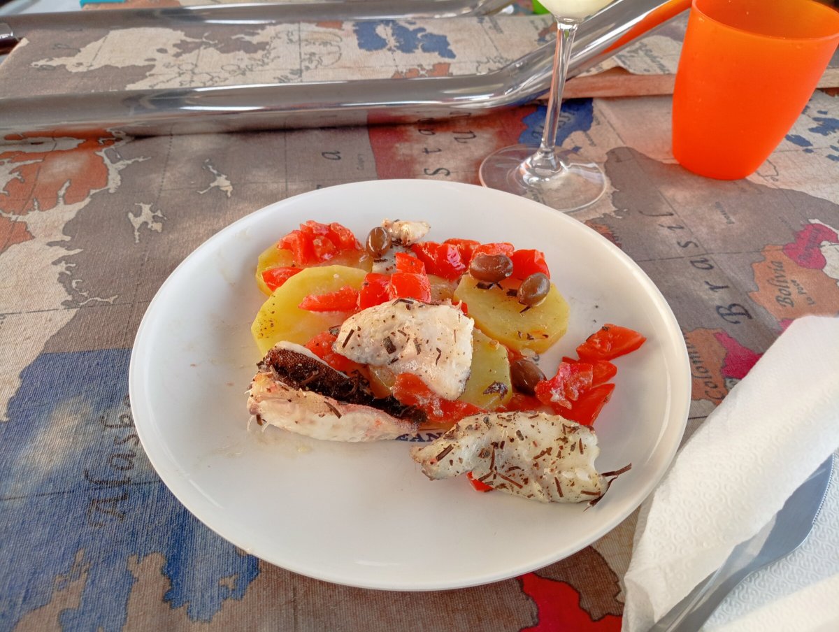 Segelschiffe im blauen Meer