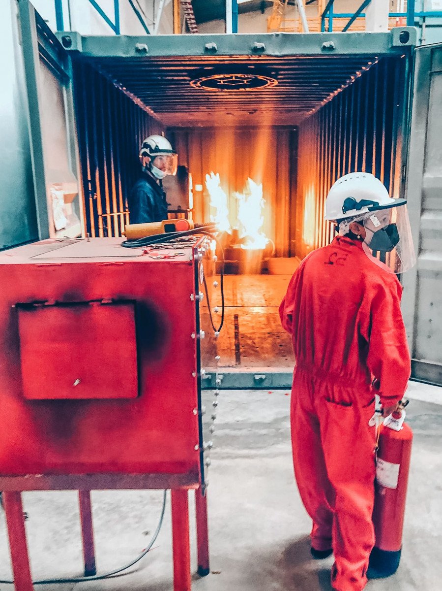 Sailing course in a harbor