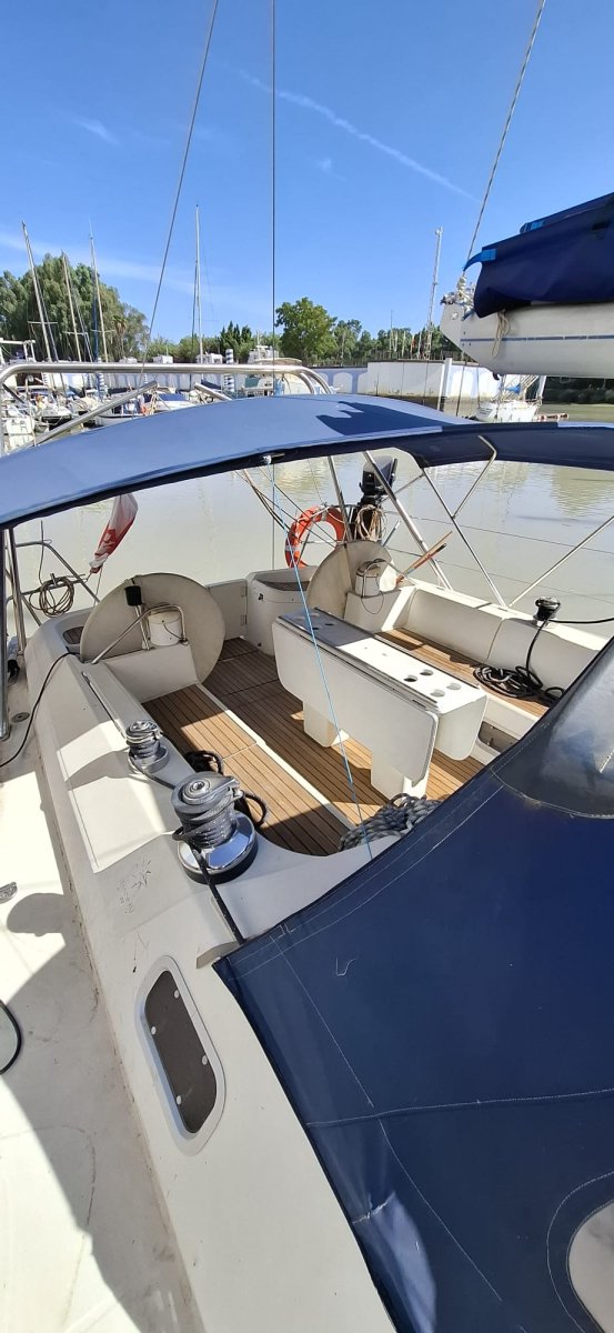 Sailboat - Jeanneau - 13.77 meters