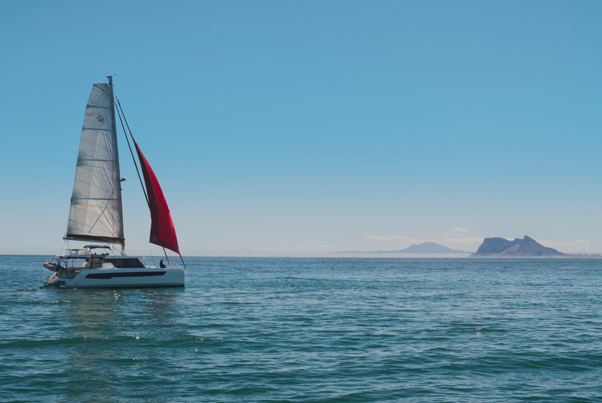Esperienza in catamarano nello Stretto di Gibilterra