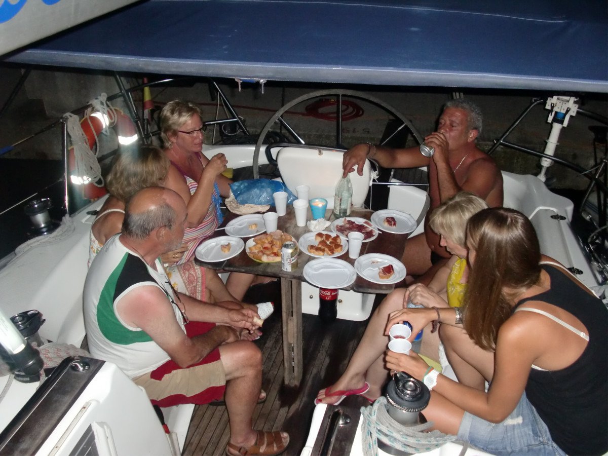 Secret islands and coves of Mallorca by sailboat