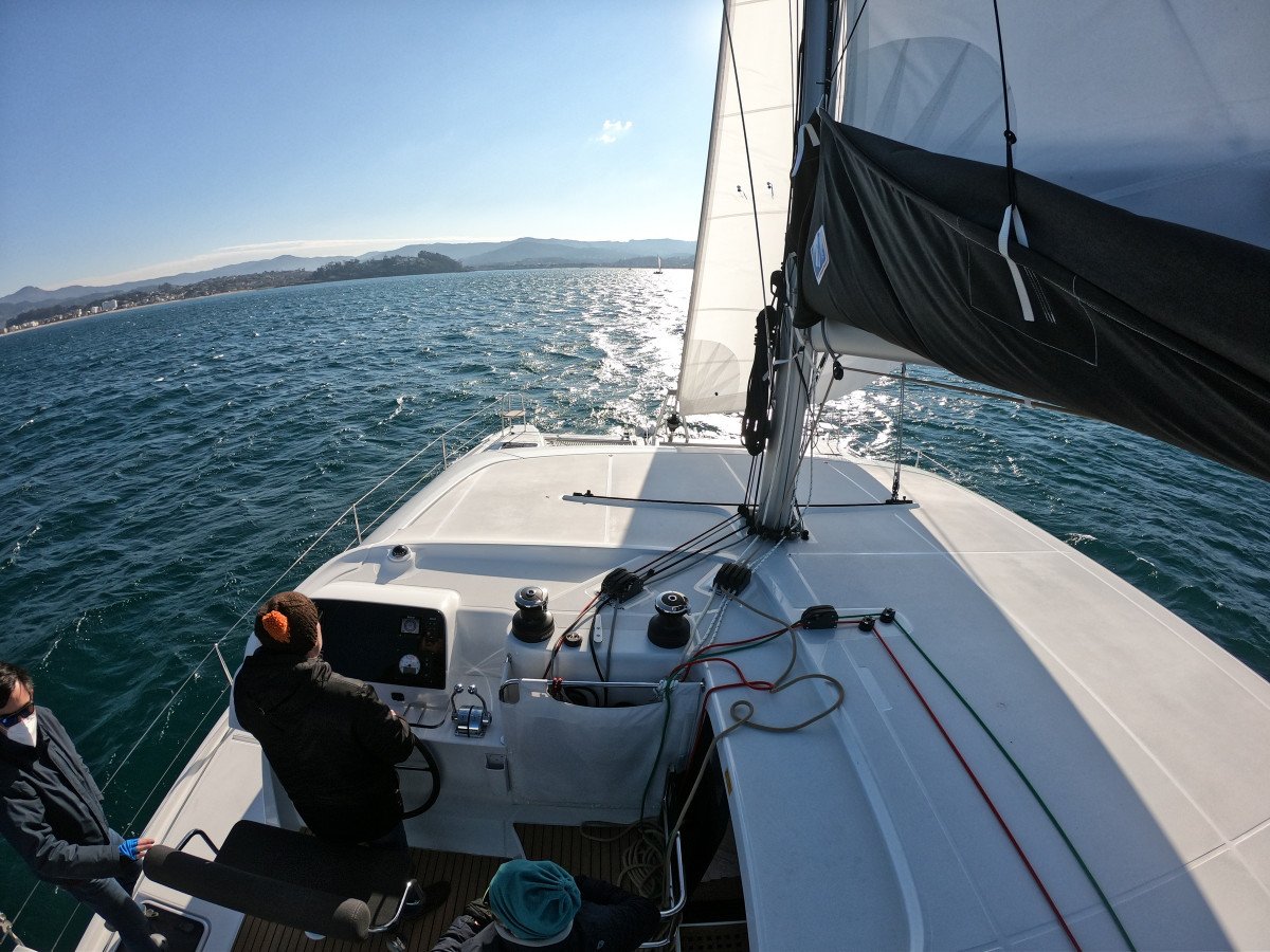 Diventa un timoniere di catamarano con questo corso intensivo