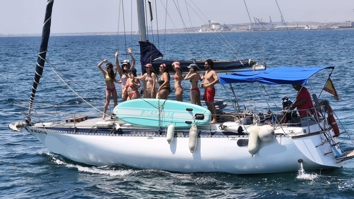 Navegando en la bahía de Alicante