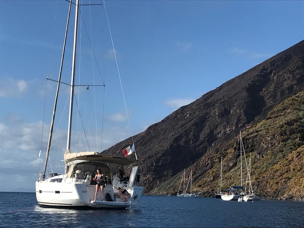 Esplora le Eolie dal mare e dalla terraferma