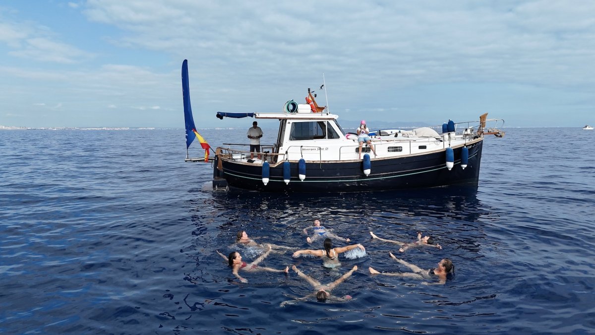 Genießen Sie die natürliche Schönheit der Bucht von Valencia mit einer Llaut