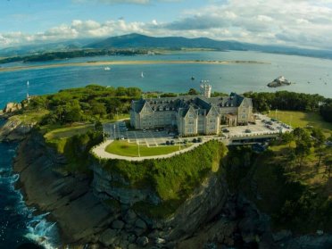 Sailing trip around the Bay of Santander, Mouro and Santa Marina