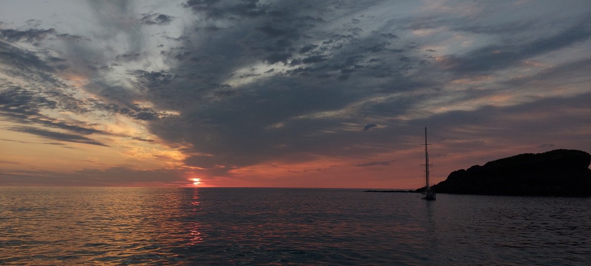 Discover the beauty of Ibiza and Formentera from the sea