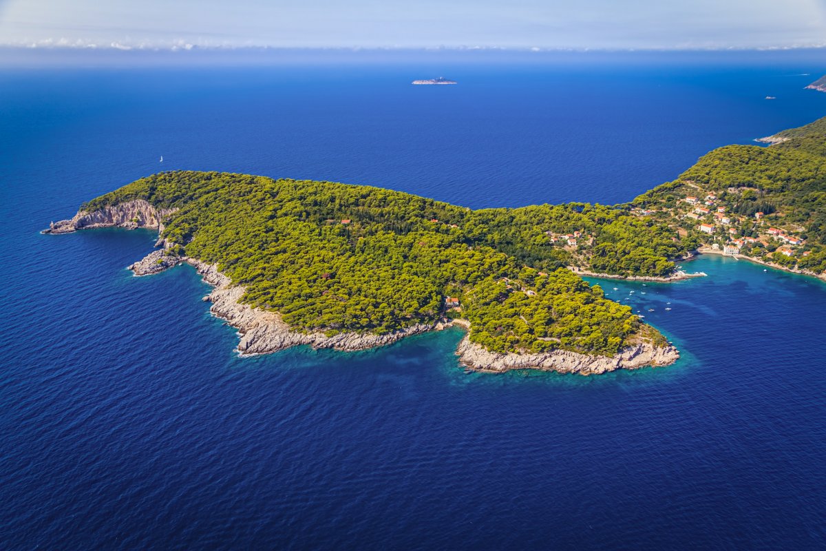 Relájate en las aguas cristalinas de Croacia en un crucero en catamarán