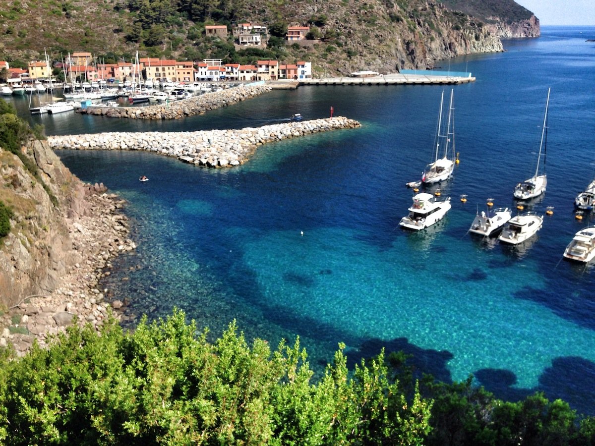 Excursión en barco a vela en Toscana: Elba y Capraia
