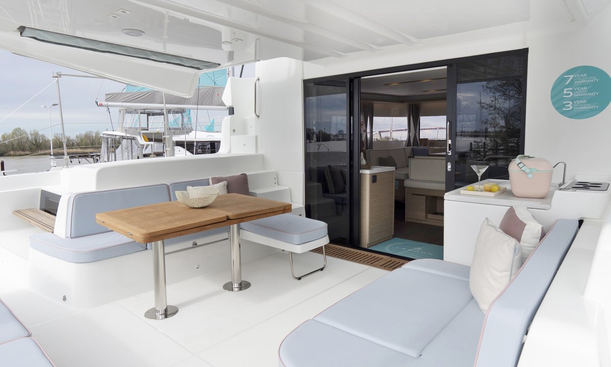 Navega por el Atlántico con nuestros catamaranes de lujo