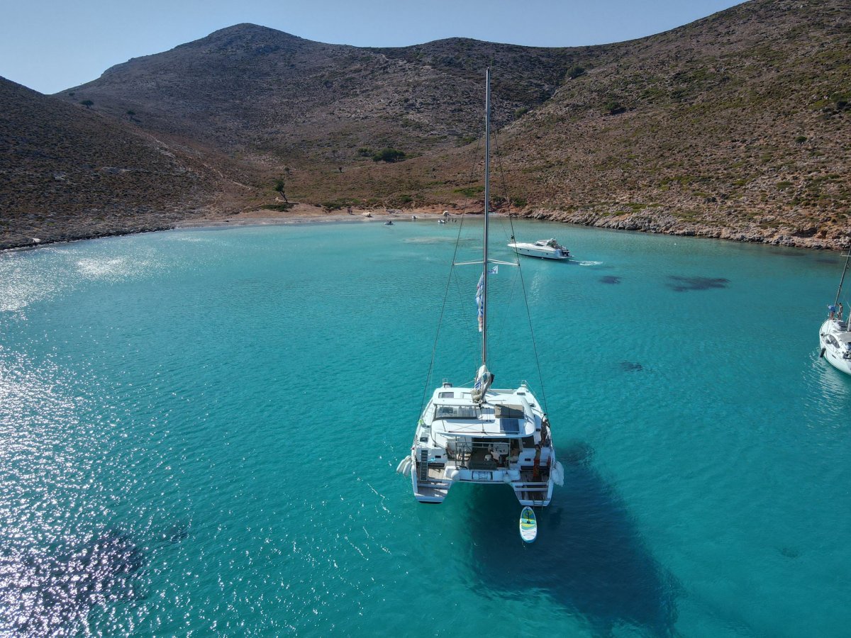 Die griechischen Inseln mit dem Boot erkunden