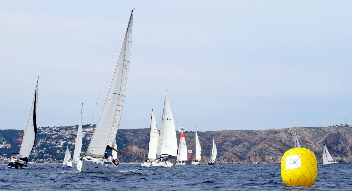 Die XIV Bank von Spanien Denia-Moraira Regatta im Gange