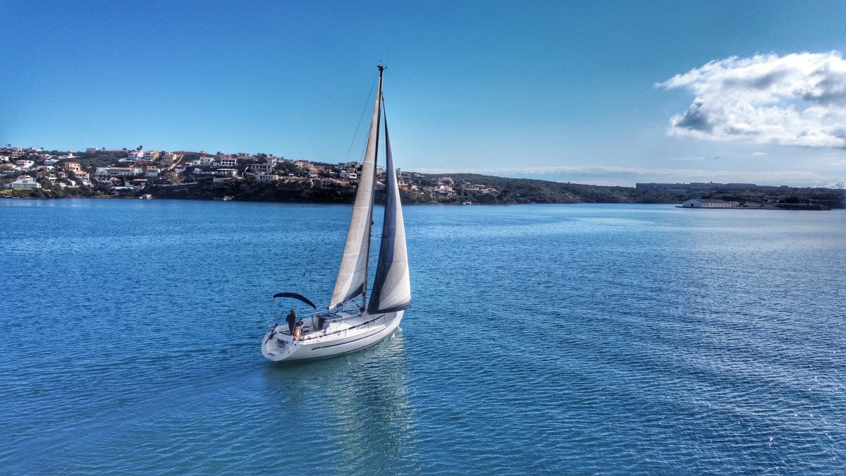Vivi l'Avventura di Navigare nelle Acque di Menorca