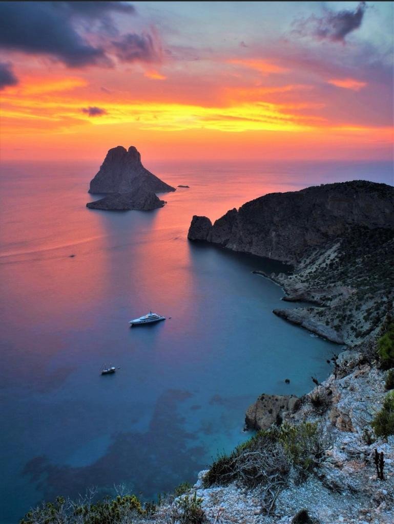 Explora las aguas de Ibiza y Formentera