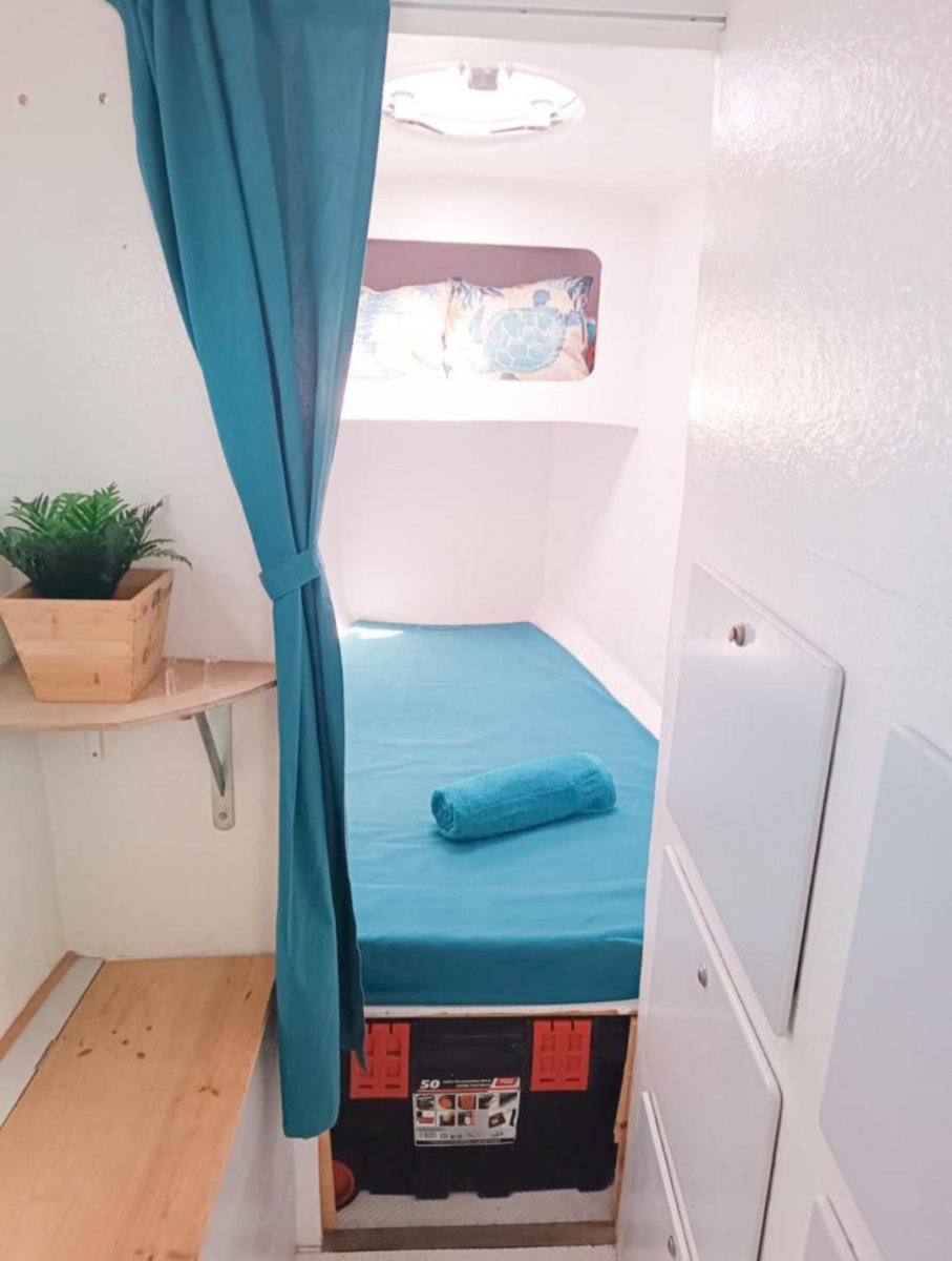 Explora las islas hermosas de Ibiza y Formentera en un catamarán