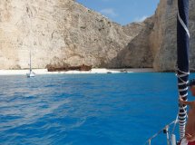 Barca che naviga nel meraviglioso Peloponneso