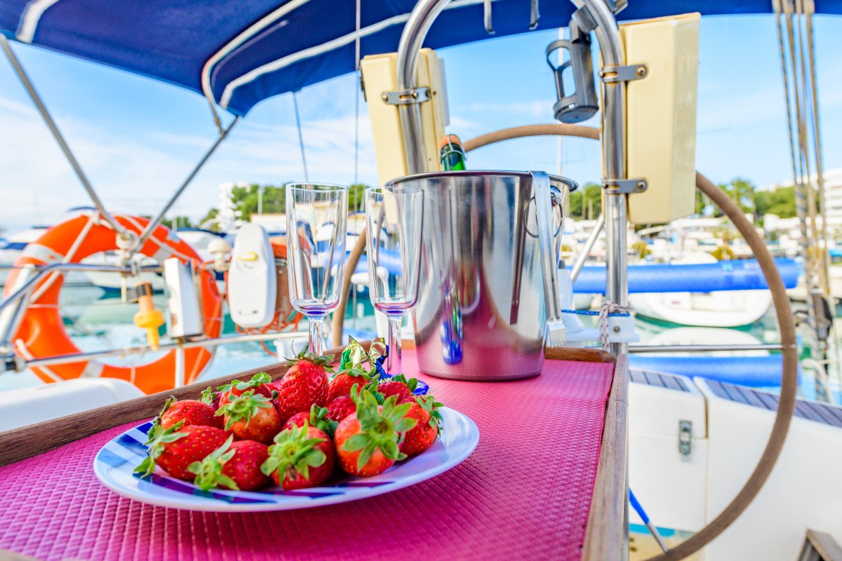 Sailboat - Bavaria Yachts - 10 meters