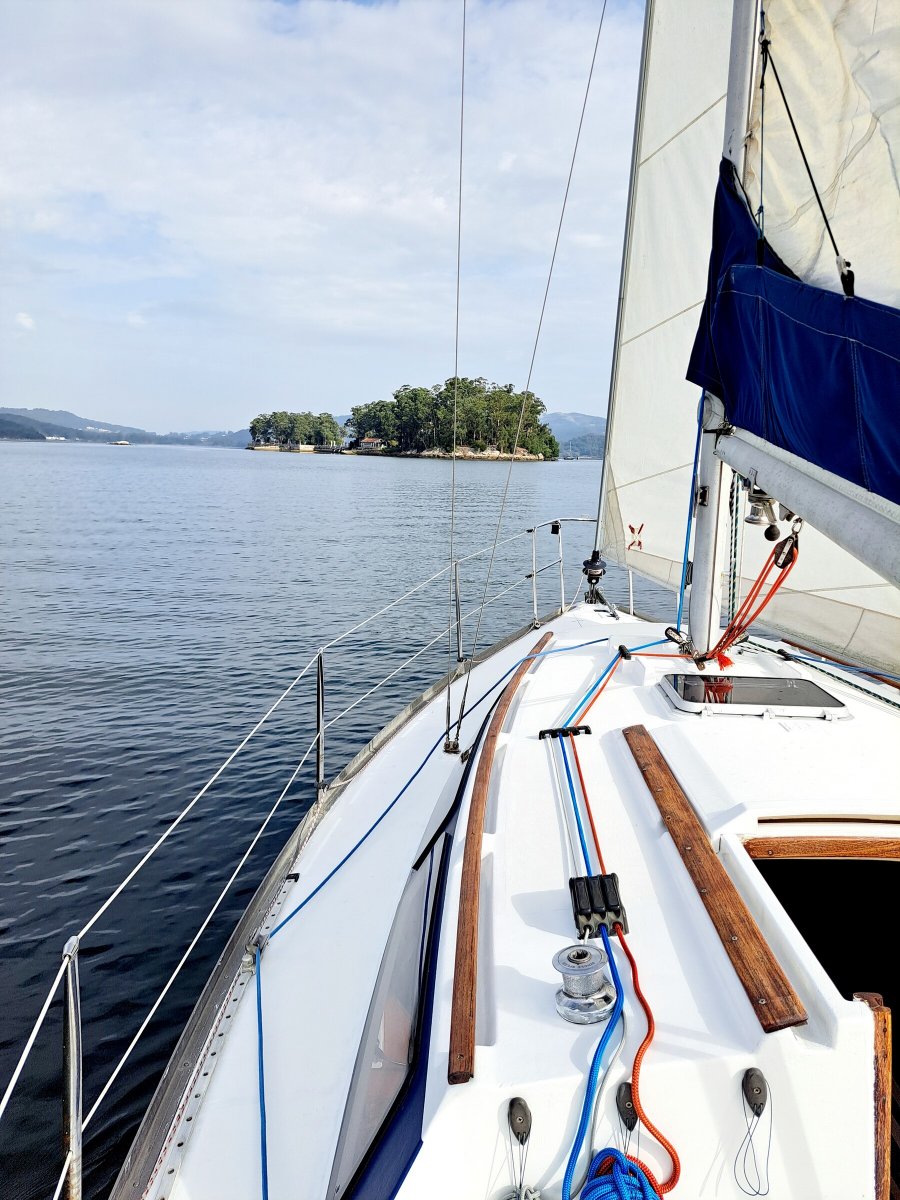 Navegando por la ría de Vigo en velero