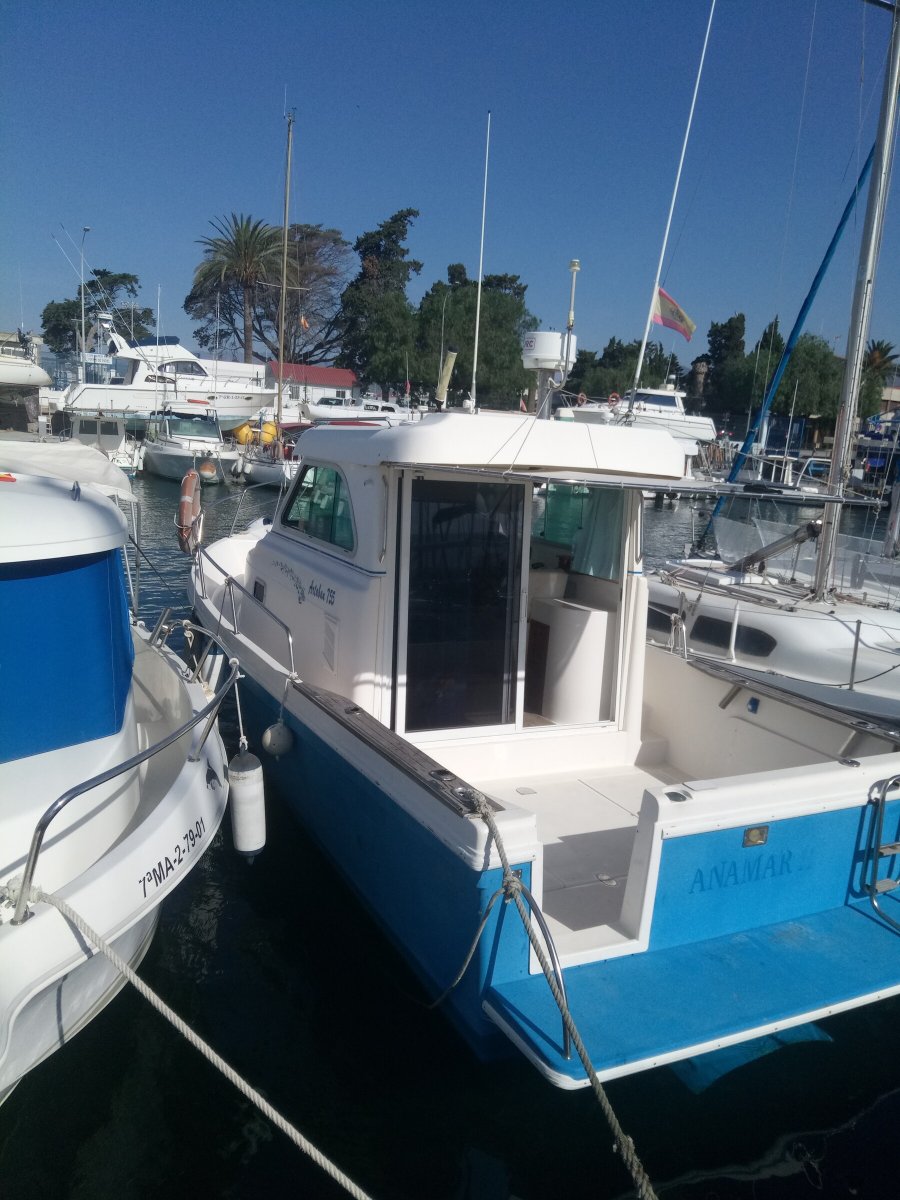 Wochenend-Segelaktivität in Motril