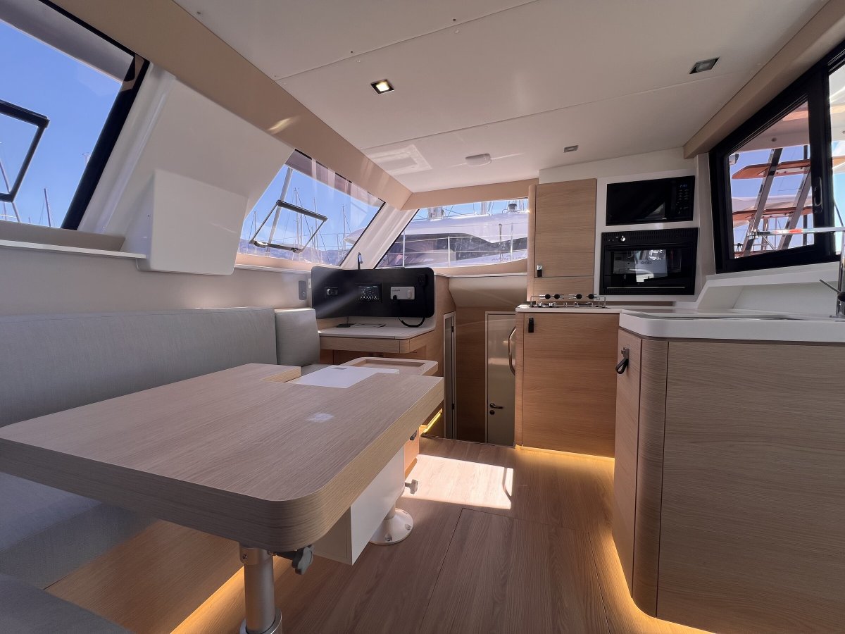 Catamaran - Aventura Yachts - A37